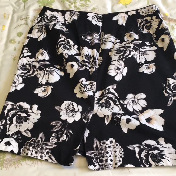 White House black market skirt - Picture 2 of 5